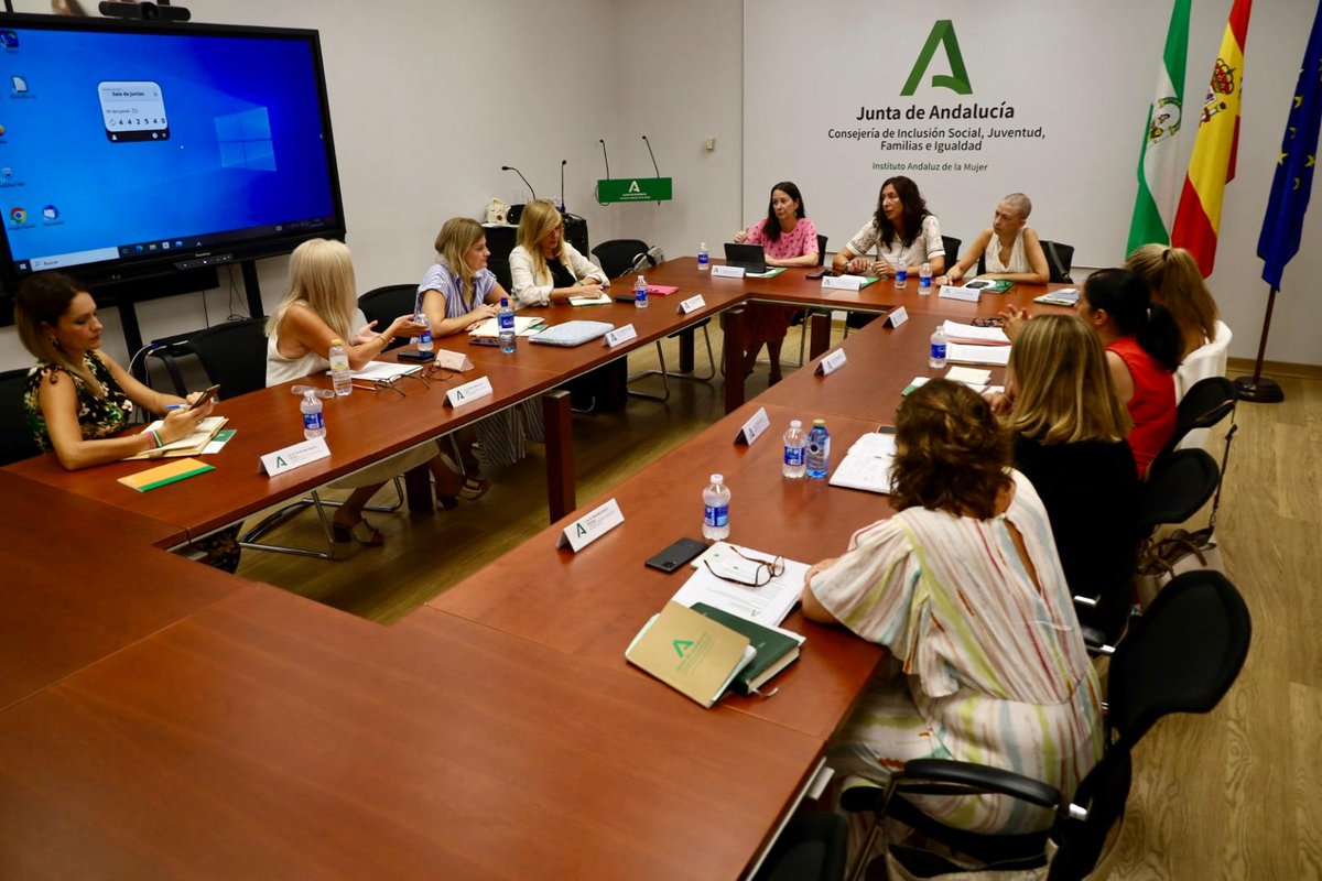 Hoy he anunciado en el <a href="/IAMJunta/">Instituto Andaluz de la Mujer</a> un importante acuerdo en la lucha y prevención de la #ViolenciaDeGénero.

Vamos a firmar un convenio con <a href="/CACOF_/">CACOF</a>, por el cual todas las víctimas encontrarán en cualquier farmacia de #Andalucía un aliado que les tenderá la mano.