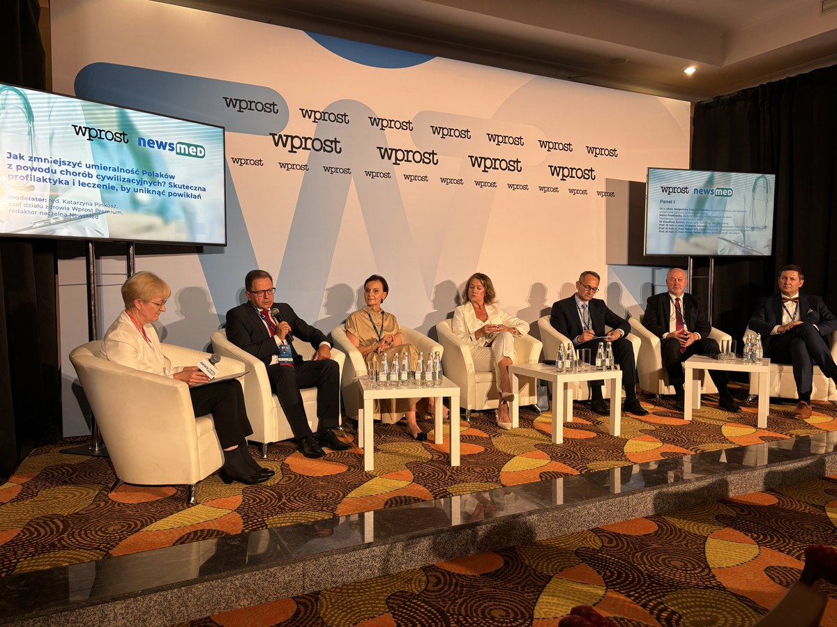 Institut4Health's tweet photo. Ekspert Rady Naukowej prof. Robert Gil prezentuje nasze badania „kardiologia oczami Polaków” wykonanych przez @SWResearch_pl @PTKardio @konwerskimat @WprostZdrowie
@Economic_Forum_ 
@KrzJakubiak 
@gosia_sobotka 
@kubgol 
#edukacjazdrowotna https://t.co/Zr38WrM4zU