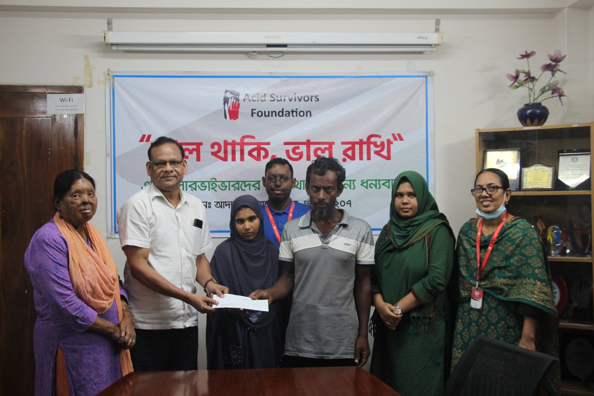 BD_ASF's tweet image. Abdur Rahim, a 62-year-old resident of Chatmohor Thana in Pabna district, was the victim of an acid attack on July 4, 2024, at around 7:30 AM. 

Read More: cutt.ly/4eWsVcsY