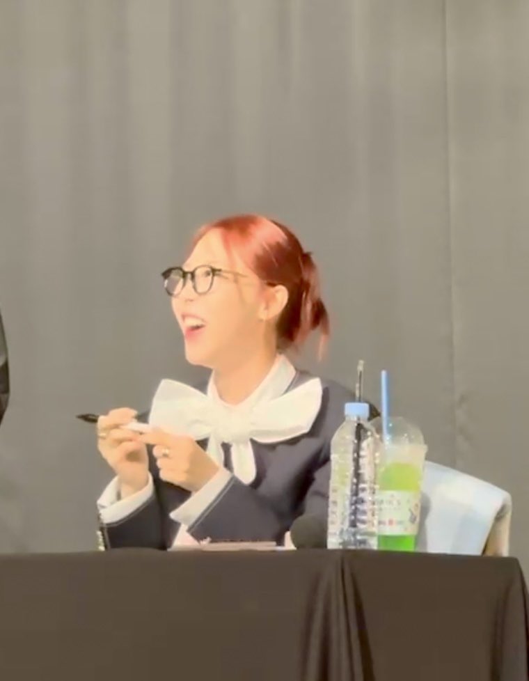 Dahlia8082's tweet image. 문별이 팬싸 네컷 기록 : 흐려도 가려지지 않는 예쁨 ( 눈빛에 사랑이 넘침💕 ) 20240825