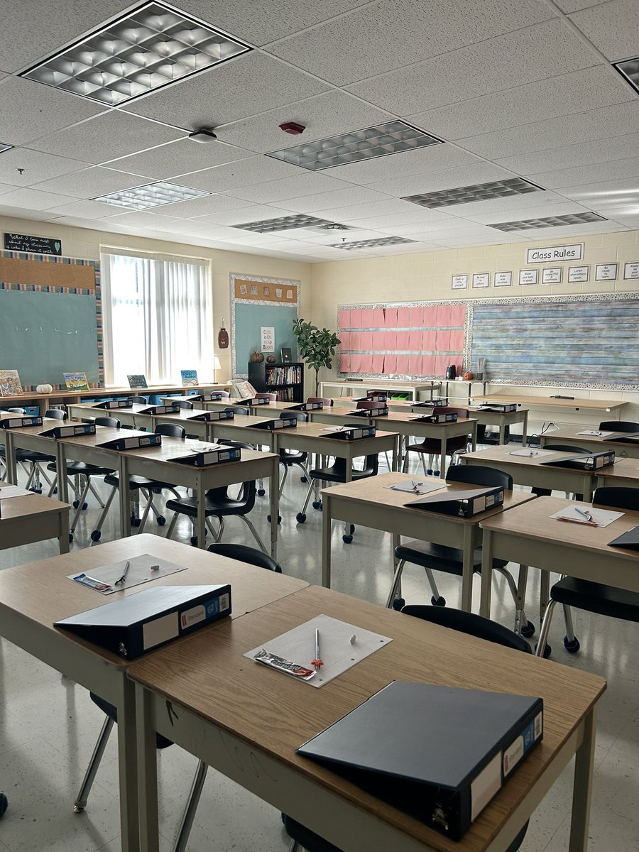 lesaundersyaho1's tweet photo. Happy first day of school!!!  Excited to begin another wonderful year with our Wolfpack!!! @SCDSB_Schools #scdsbfirstday https://t.co/EIUxbqMHTb