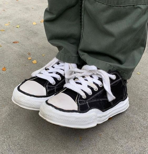 CaminoTV's tweet photo. La Converse de ceux qui aiment trop le luxe, les Maison Mihara 🌟

Lien affilié https://t.co/jw1nUjEeJZ (286€) https://t.co/zJkYRD5Ryl