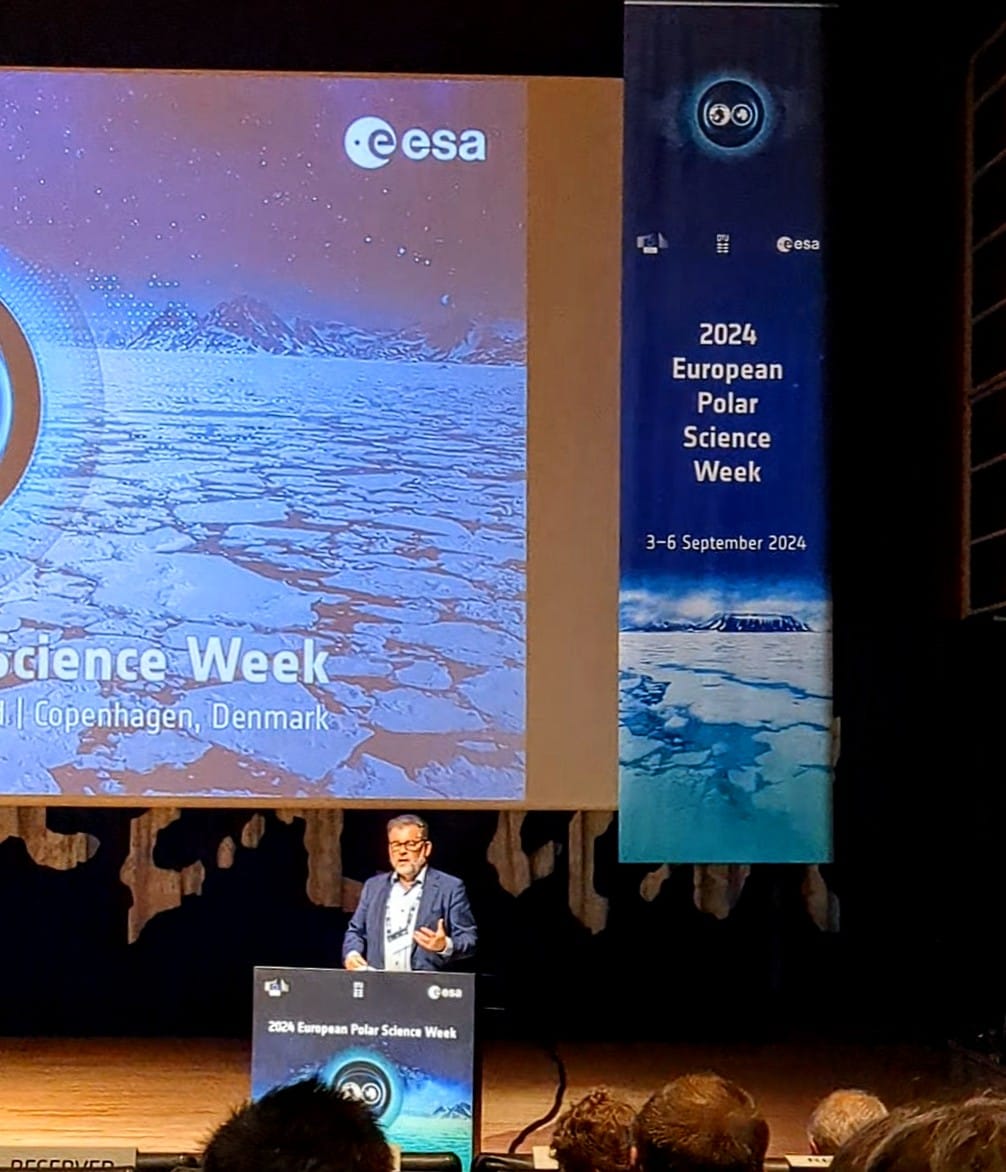 EuPolarBoard's tweet photo. 🙌 It was a great honour to have John Bell to announce the future European Polar Coordination Office (#EPCO) during the #EuropeanPolarScienceWeek opening ceremony! 

➡️ More information: https://t.co/vfjOqXKdkm https://t.co/LHmpdGiR48