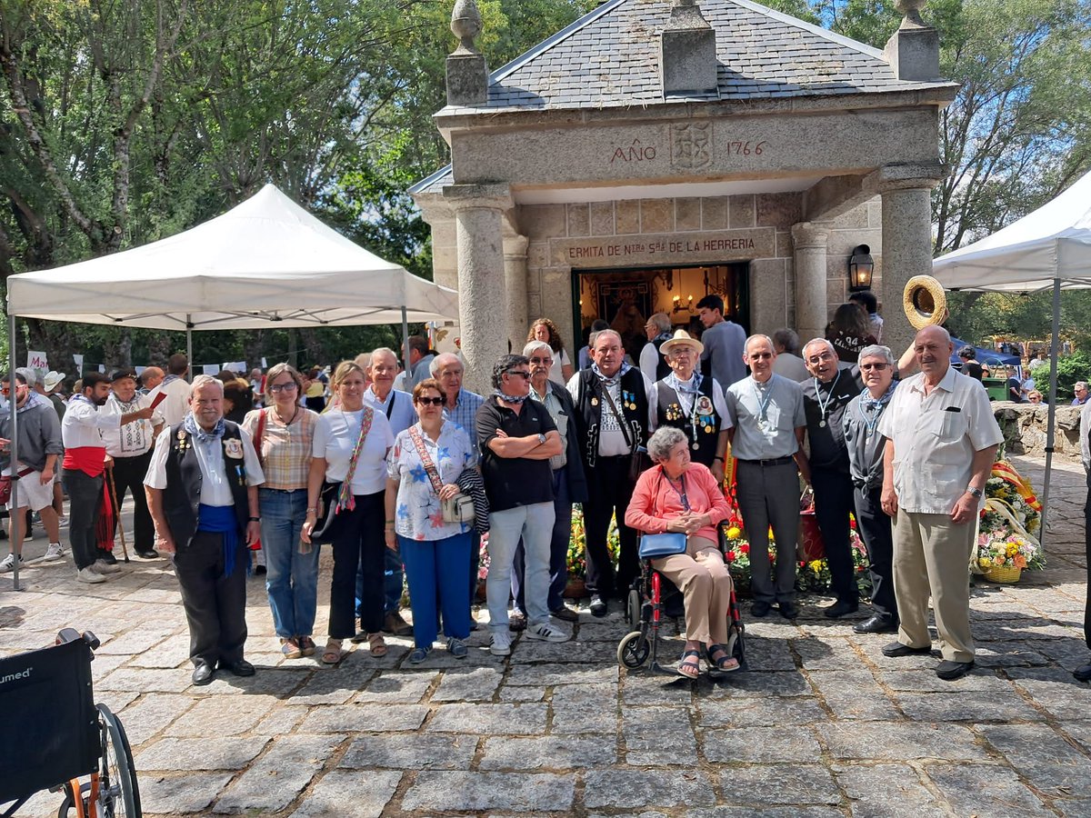 Romería de Ntra. Sra. la Virgen de la Herrería, patrona de CESOL.

El pasado 1 de septiembre, como cada año, se celebró la Romería de la Virgen de la Herrería, patrona de CESOL, en la que un grupo de socios y familiares estuvieron en El Escorial, celebrando la festividad.