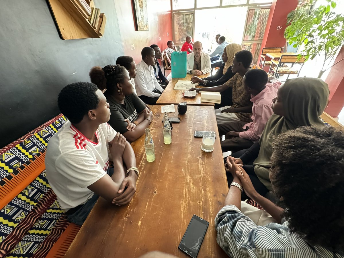 yeeruanda's tweet photo. Our students have successfully completed the A1 level! We thank them for their feedback on our courses. 🏅🇹🇷🇷🇼#YunusEmreInstitute #LanguageLearning #TurkishClasses @yeeorgtr_EN https://t.co/I8FevN8yfE