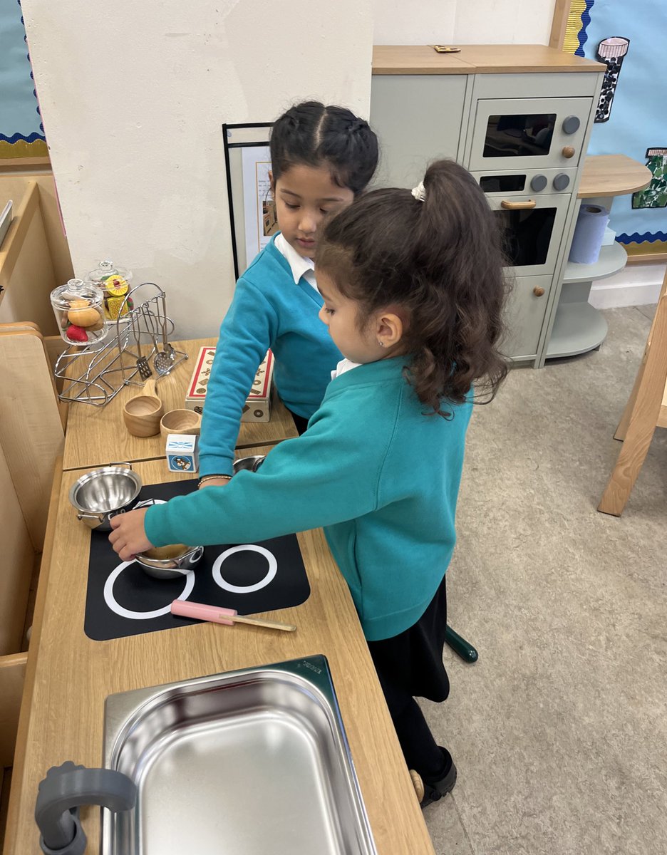 IqraPrimaryA's tweet photo. It’s first day of school for our reception class pupils. They have settled in amazingly well and are enjoying learning already. #eyfstransition #nostaggeredstart https://t.co/gfQZVYs13k