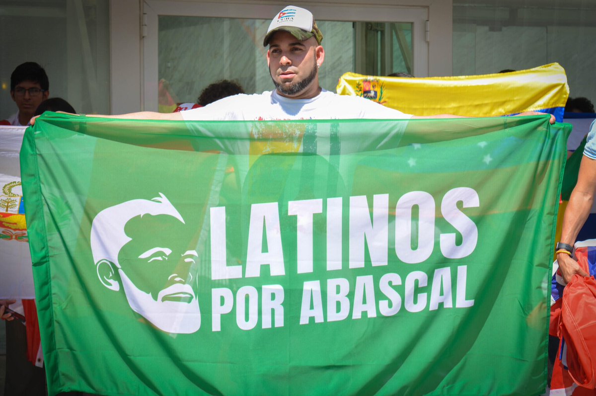 NucleoNEsp's tweet photo. @SrLiberal Tenemos que recordar que Abascal también es el primero en hacer campaña para atraer a esta gente. https://t.co/gRuLg0KTfI