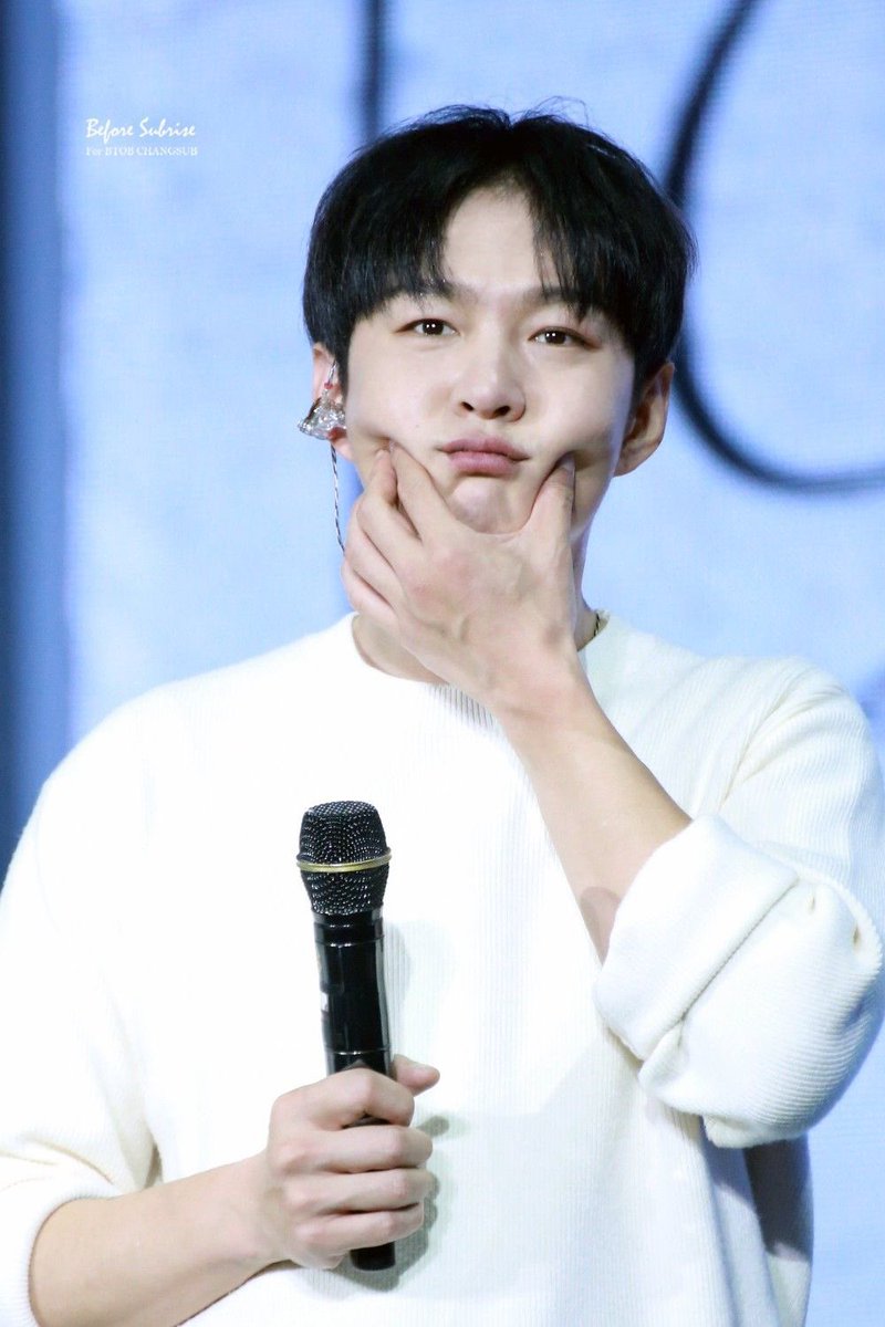 너무 말랑하게 생겨서 귀여움받는 게 늘 따라갈것 같어…