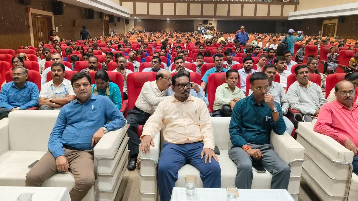 dc_dhanbad's tweet photo. ◆नेशनल क्लीन एयर प्रोग्राम के तहत पर्यावरण उत्सव कार्यक्रम का आयोजन
◆5 जून को शुरू हुए कार्यक्रम की 7 सितंबर को किया जाएगा समापन
◆90 दिनों तक जिले में वृहत पैमाने पर किया गया पौधारोपण
◆धनबाद को प्रदूषण मुक्त बनाना हमारा लक्ष्य
@iprddhanbad https://t.co/4TFAjHiuPQ