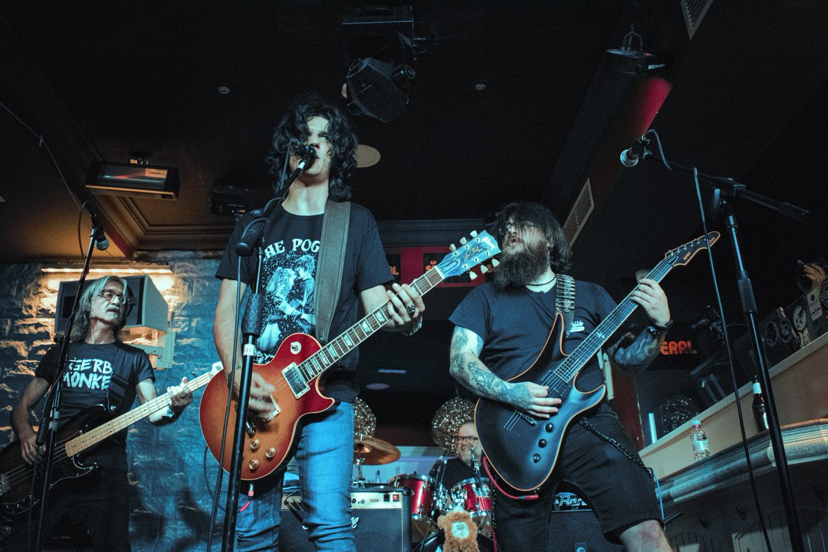 Os deseamos a todos una feliz Feria de Albacete, pero sobre todo mucho cachondeo y rock'n roll. El día 12 os esperamos en Viva La Feria de Albacete con todas las entradas agotadas!!!

Fotografía de Vicky Pinkman