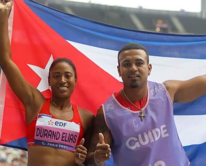 La respuesta esperada: Robiel Yankiel y Omara saltaron y corrieron para oros. #CubaInspira y celebra sus triunfos en los #JuegosParalímpicos de #París2024.