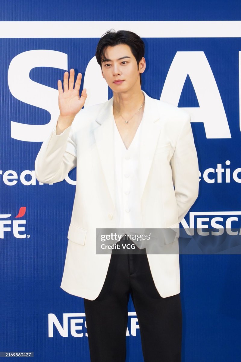 📸 “South Korean singer and actor Cha Eunwoo attends Nescafe event on August 31, 2024 in Hong Kong” via <a href="/GettyImages/">Getty Images</a>

#CHAEUNWOO #차은우 #NESCAFÉ
#チャウヌ #车银优 #ชาอึนอู #車銀優