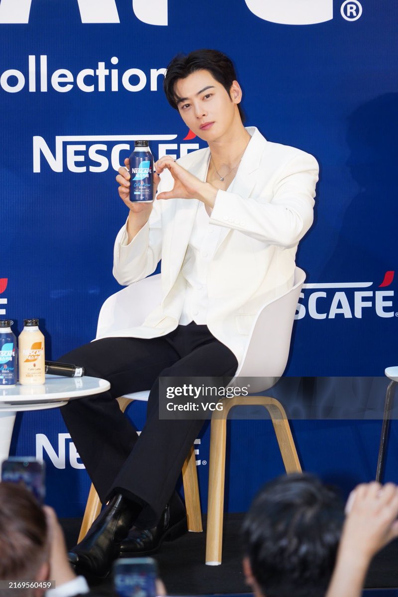 📸 “South Korean singer and actor Cha Eunwoo attends Nescafe event on August 31, 2024 in Hong Kong” via <a href="/GettyImages/">Getty Images</a>

#CHAEUNWOO #차은우 #NESCAFÉ
#チャウヌ #车银优 #ชาอึนอู #車銀優
