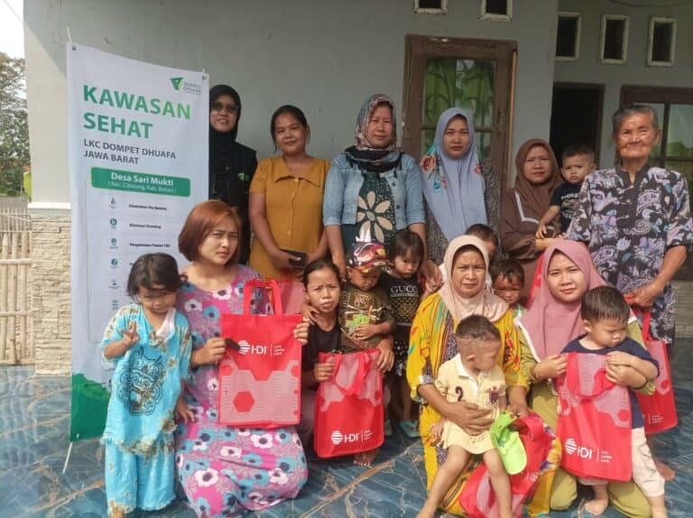 JunAditya86's tweet photo. Kolaborasi Kebaikan LKC DD dan HDI Salurkan Suplemen Gizi bagi Anak dan Balita https://t.co/mwNQDyztr6 https://t.co/Zr1hpZSQKe