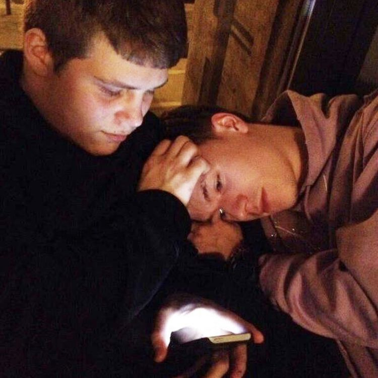 FinleyGrips's tweet photo. "You can Lean on me bro... They call me yung lean... on me bro!" https://t.co/c5wgJm3X6U