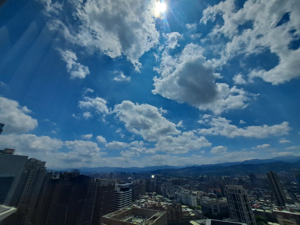 jso6116's tweet photo. 帰省ラッシュ…
日與夜。
お父がまた入院🏥
人生は無常である、家族との時間を大切にするʕ•ٹ•ʔ♡ https://t.co/jq5vOGQXsW