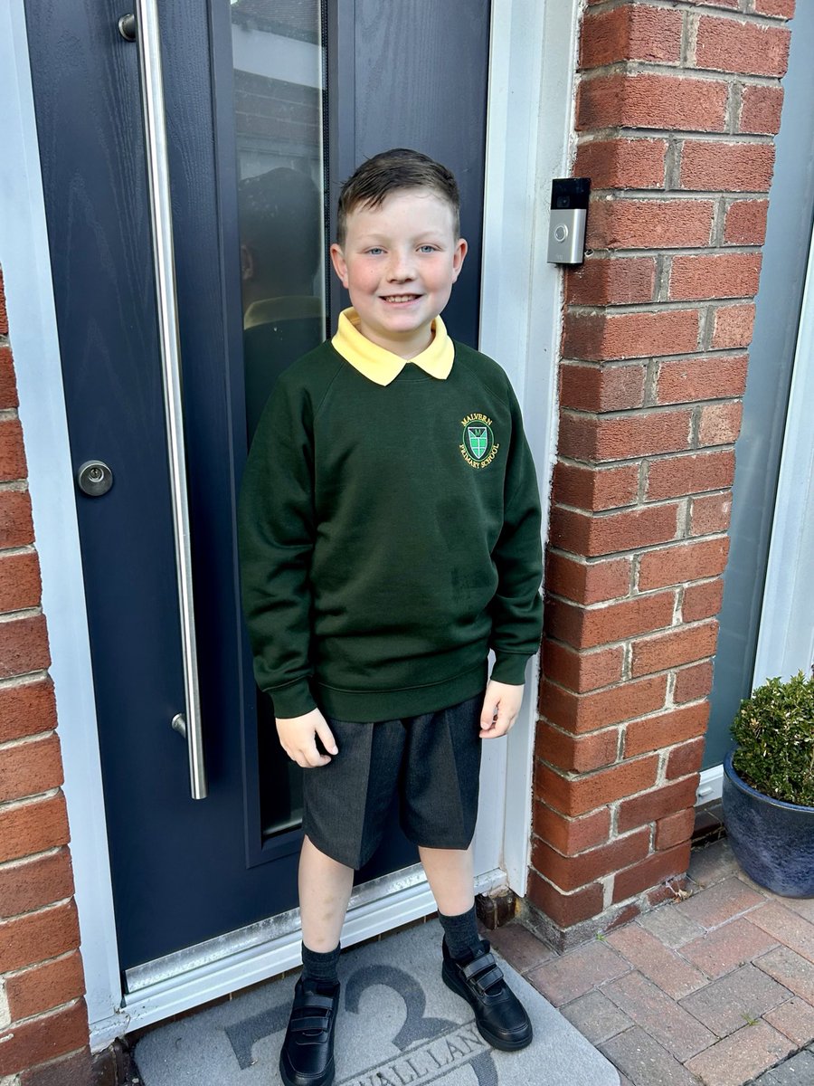 EmmsFerguson's tweet photo. Year 5 😱
Have fun my little mate

@Miss_Byrne_ 
@malvernprimary 
#Vaughny15 https://t.co/2sZ5bYmPga