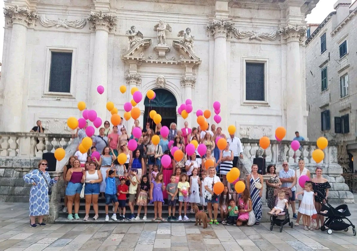 WDubrovnik's tweet photo. Women’s Bank Walk with 224 people joining us on Stradun! Together, we took steps toward empowering women.
Thank you our speakers: Hrvoje Brbora, Katarina Doršner and Sini Käkönen.
Thanks Goran Hečimović for fantastic entertainment, and 
our amazing volunteers! 🧡
#NaistenPankki https://t.co/Hi6BXPQo1u
