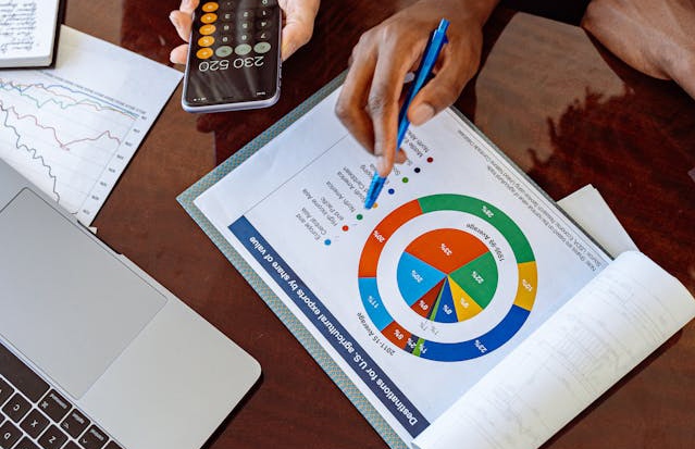 marksgetset's tweet photo. In my latest article for @WeAreLikeMinds I dive into the world of competitor analysis and how businesses can use it to stay ahead 
read now via: https://t.co/3LMTZn8FL1 https://t.co/be4vPkmJms