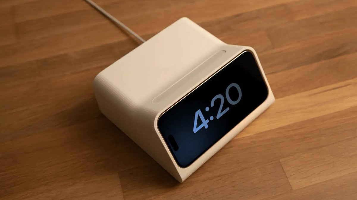 7proxies7's tweet photo. Building a Stylish iPhone Standby Dock https://t.co/ZkJU6QlRU3 https://t.co/ftZGWJf5Tf