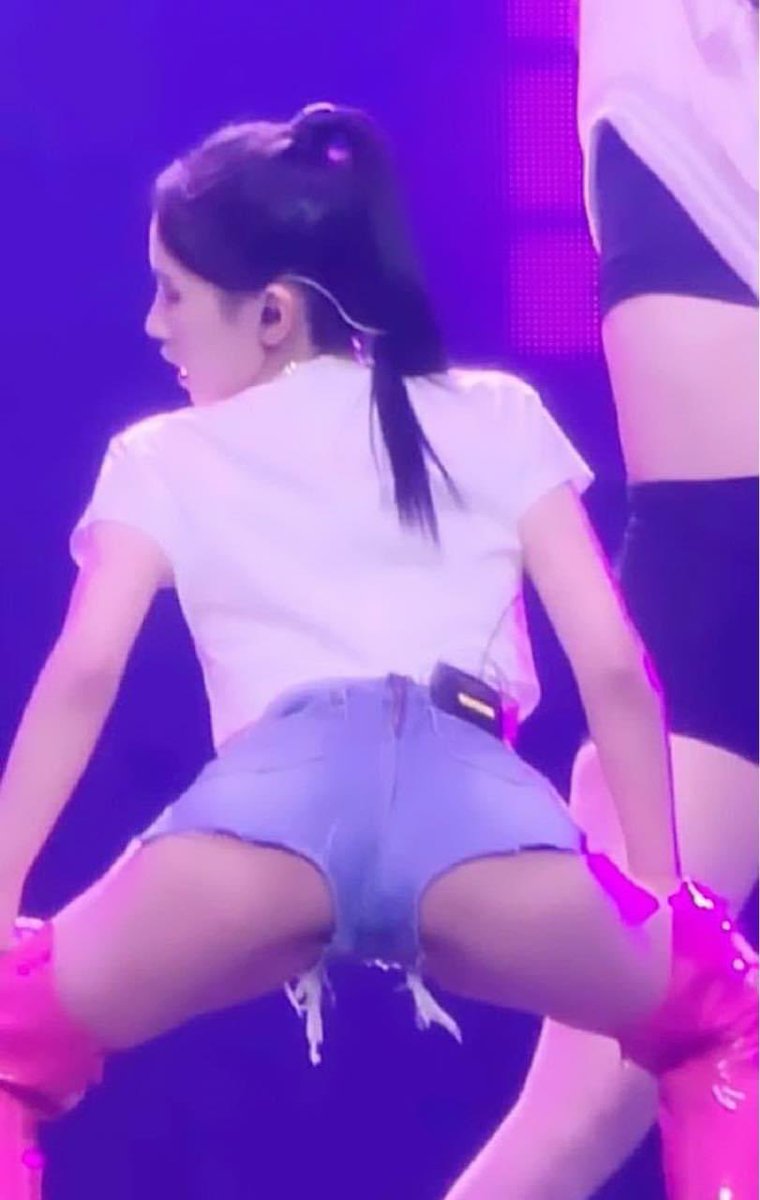 KoreanGirlGG's tweet photo. ARGHHHHH MINA 🥵🥵🥵 (or should I say Sharon 🤭) https://t.co/55Fh8W43hW