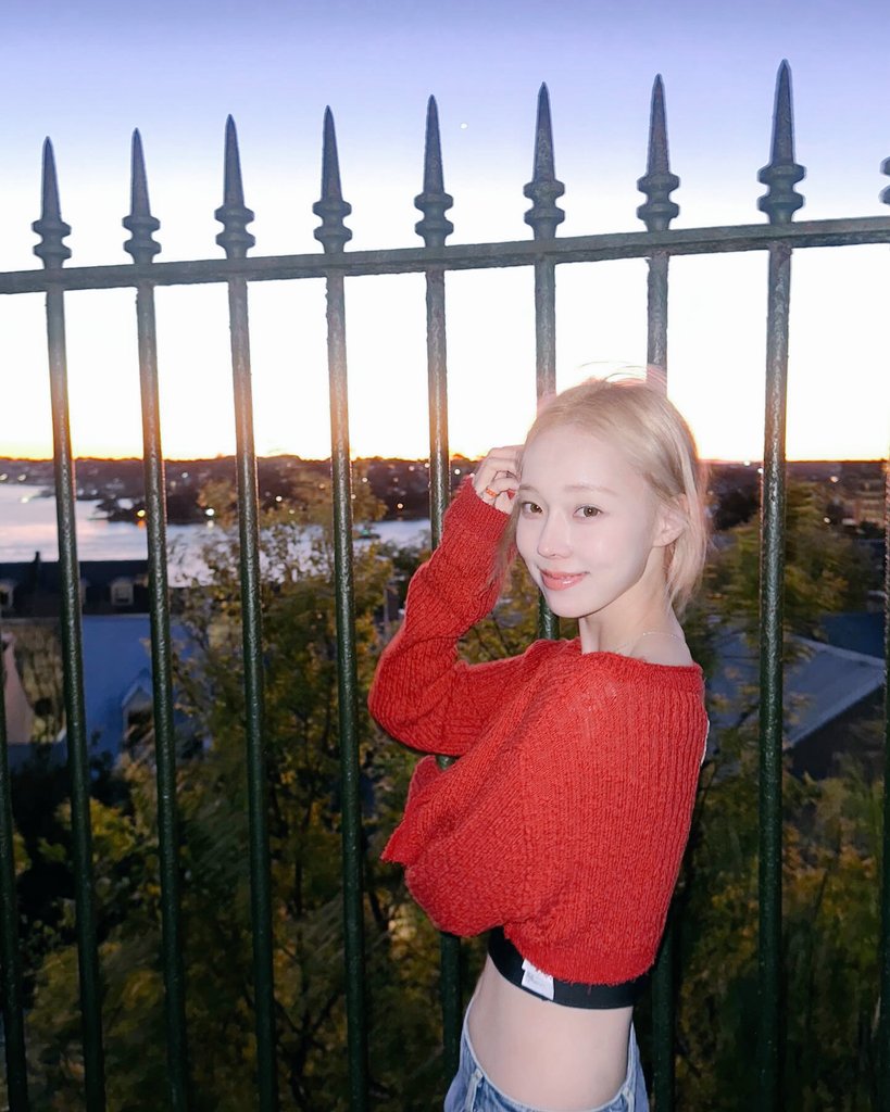 kmwinter's tweet photo. ㅤㅤㅤ
𝒯𝘰  𝘬𝘯𝘰𝘸  𝘩𝘦𝘳  𝘪𝘴  𝘵𝘰  𝘨𝘭𝘪𝘮𝘱𝘴𝘦   𝘵𝘩𝘦   𝘪𝘯𝘧𝘪𝘯𝘪𝘵𝘦
𝘱𝘰𝘴𝘴𝘪𝘣𝘪𝘭𝘪𝘵𝘪𝘦𝘴  𝘰𝘧  𝘢  𝘸𝘰𝘳𝘭𝘥  𝘴𝘩𝘢𝘱𝘦𝘥  𝘣𝘺  𝘭𝘰𝘷𝘦
𝘢𝘯𝘥    𝘪𝘮𝘢𝘨𝘪𝘯𝘢𝘵𝘪𝘰𝘯.    ⁺     ꔫ      ଓ    .   𔓕ㅤ🥟
ㅤ https://t.co/MyyjqdjazI