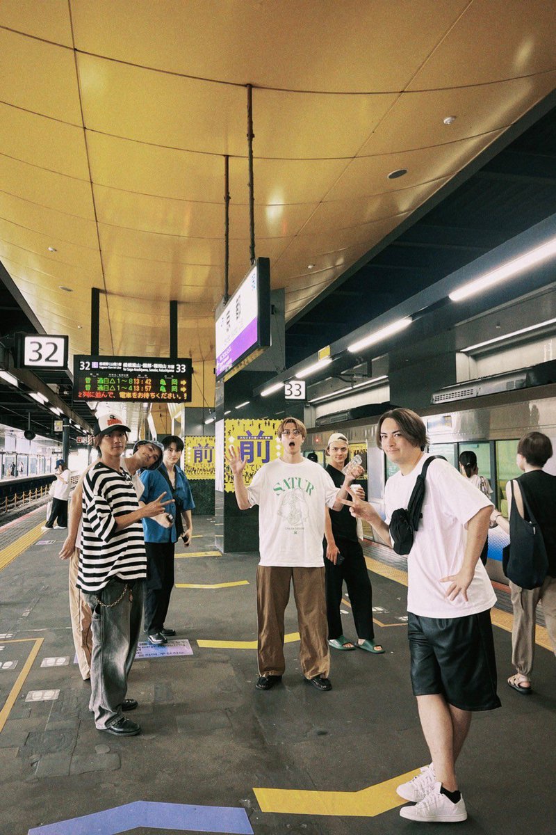 justin_tomimori's tweet photo. 【ドイツ代表 京都の思い出①】
休演日はみんなで電車に乗って京都に行きました！
なんか修学旅行みたいでエモかった✨
#新テニミュ #ドイツ代表 https://t.co/arVkDPBBoK
