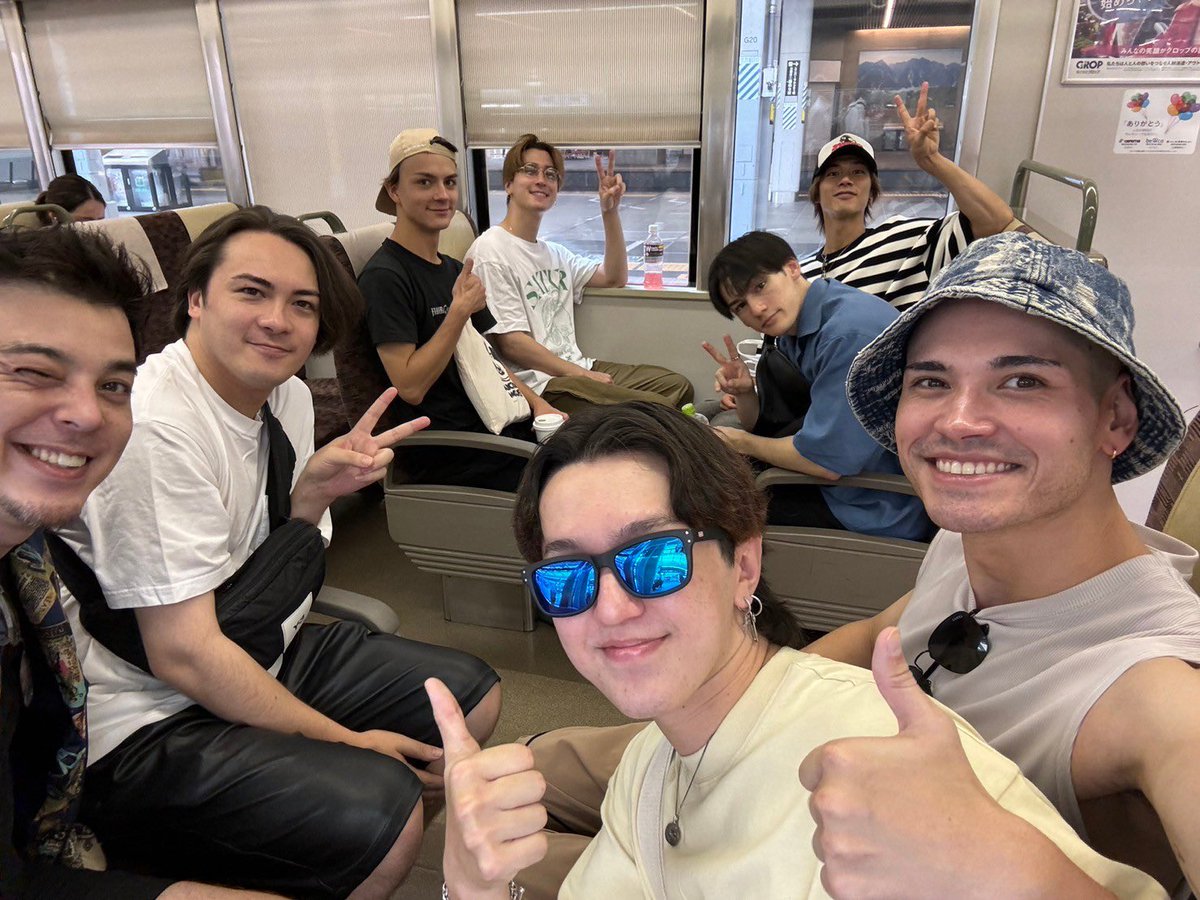 justin_tomimori's tweet photo. 【ドイツ代表 京都の思い出①】
休演日はみんなで電車に乗って京都に行きました！
なんか修学旅行みたいでエモかった✨
#新テニミュ #ドイツ代表 https://t.co/arVkDPBBoK