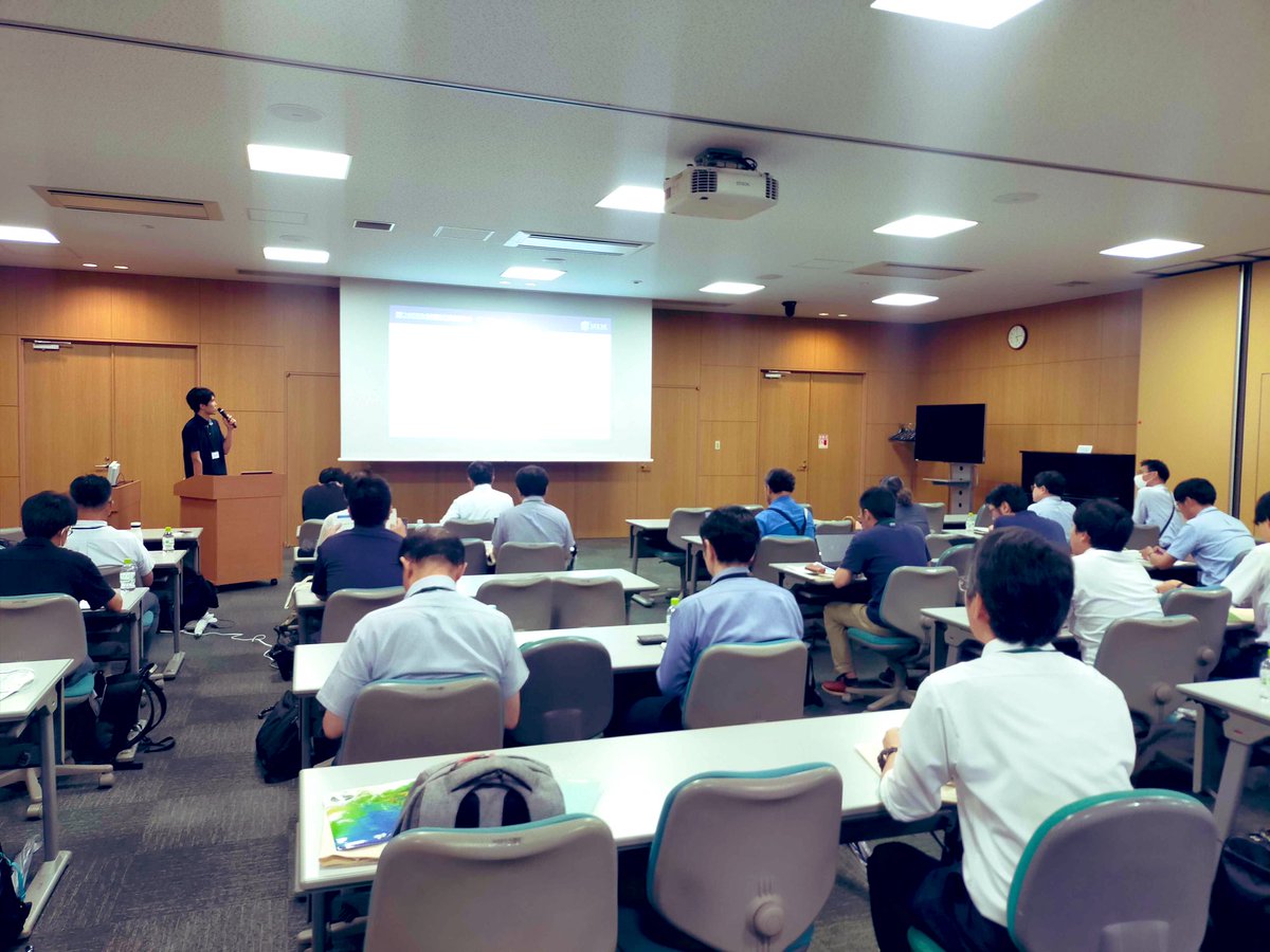 seese2020's tweet photo. 8/30は理化学研究所様のご協力の元、加速器の見学会を開催しました。
世界最高強度の重イオン照射が可能な装置の仕組みから、計測環境の創意工夫まで幅広くお話をお伺いしました。
弊社で検討中のプラットフォームでもぜひこの辺りのインフラ環境は整備していきたいところです。
#SEESE #RIBF #理研 https://t.co/9HuM82NMCv