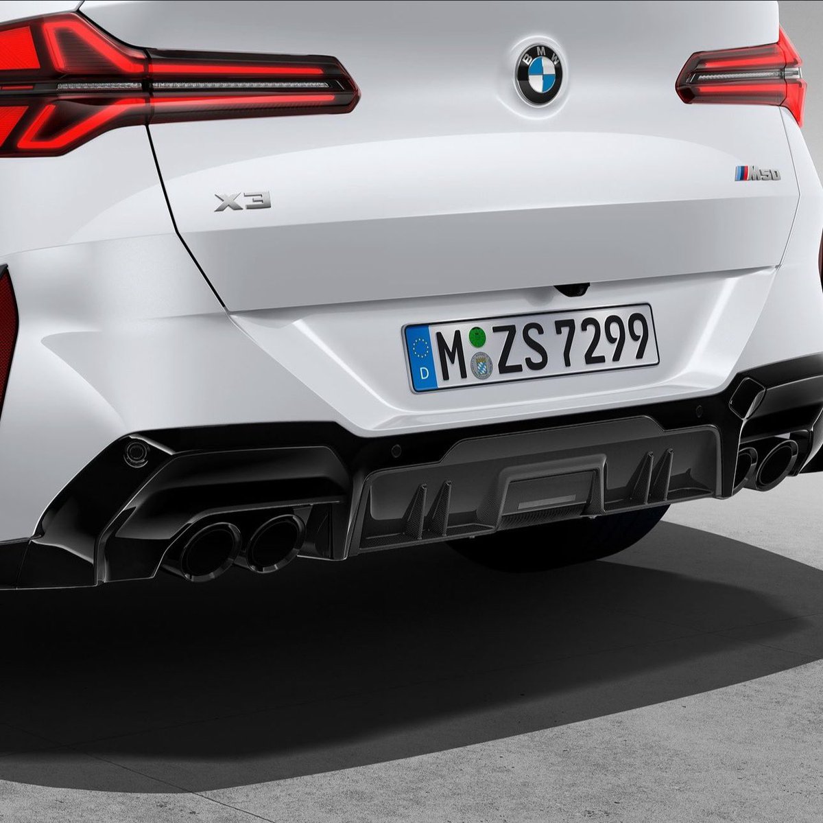Motor_Magnet's tweet photo. 🇿🇦 Local pricing for the new 4th generation 𝗚𝟰𝟱 𝗫𝟯 has been announced.

𝟮𝟬𝗱 (𝟭𝟰𝟱𝗸𝗪/𝟰𝟬𝟬𝗡𝗺) from 𝗥𝟭,𝟭𝟮𝟱,𝟬𝟬𝟬
𝟯𝟬𝗲 𝗛𝘆𝗯𝗿𝗶𝗱 (𝟮𝟮𝟬𝗸𝗪/𝟰𝟱𝟬𝗡𝗺) from 𝗥𝟭,𝟮𝟲𝟬,𝟬𝟬𝟬
𝗠𝟱𝟬𝗶 (𝟮𝟵𝟯𝗸𝗪/𝟱𝟴𝟬𝗡𝗺) from 𝗥𝟭,𝟱𝟯𝟬,𝟬𝟬𝟬

Aggressive pricing strategy from BMW, or is the market finally correcting itself? Who knows. Either way, I think it is fairly well priced!

Local launch will be at ///M Fest next month.