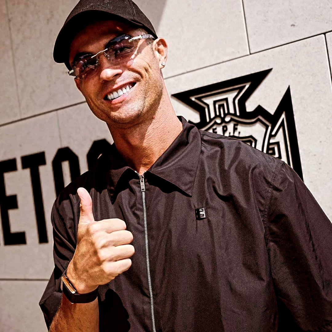 RoadJordan23's tweet photo. De quelle team êtes-vous? 🤔
@leo  où @Cristiano 
as-tu déjà ta gamme Les laboratoires amados 🤔
#cr7 #m10 #football #fans #sports #post #viral https://t.co/P782CKTW5N