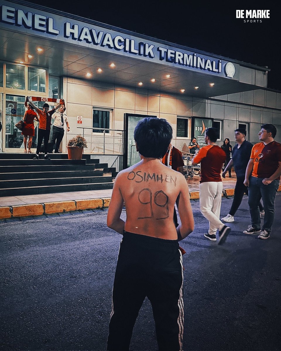 AfricaFactsZone's tweet photo. Galatasaray fans welcoming Victor Osimhen to the club.

It's been dubbed the biggest signing in Turkish football history by Sky Sports.

Galatasaray is the most popular club in Turkey with over 30 million Turkish fans.

The club has a market value of $294 million. https://t.co/Alwe6jykbg