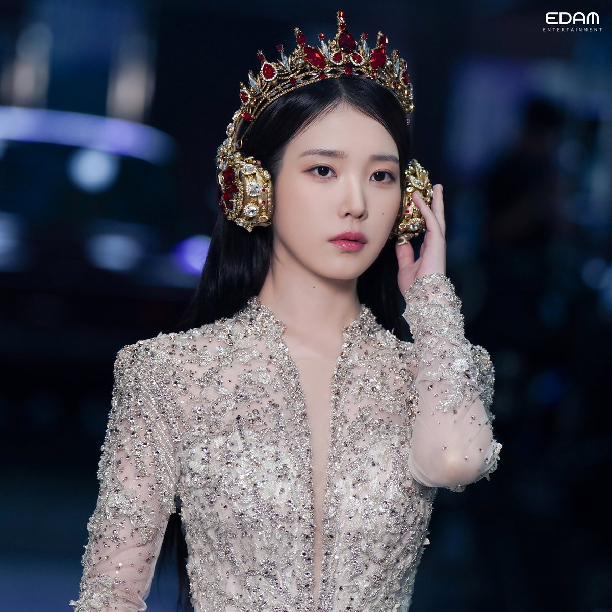 아이유(IU) tweet media