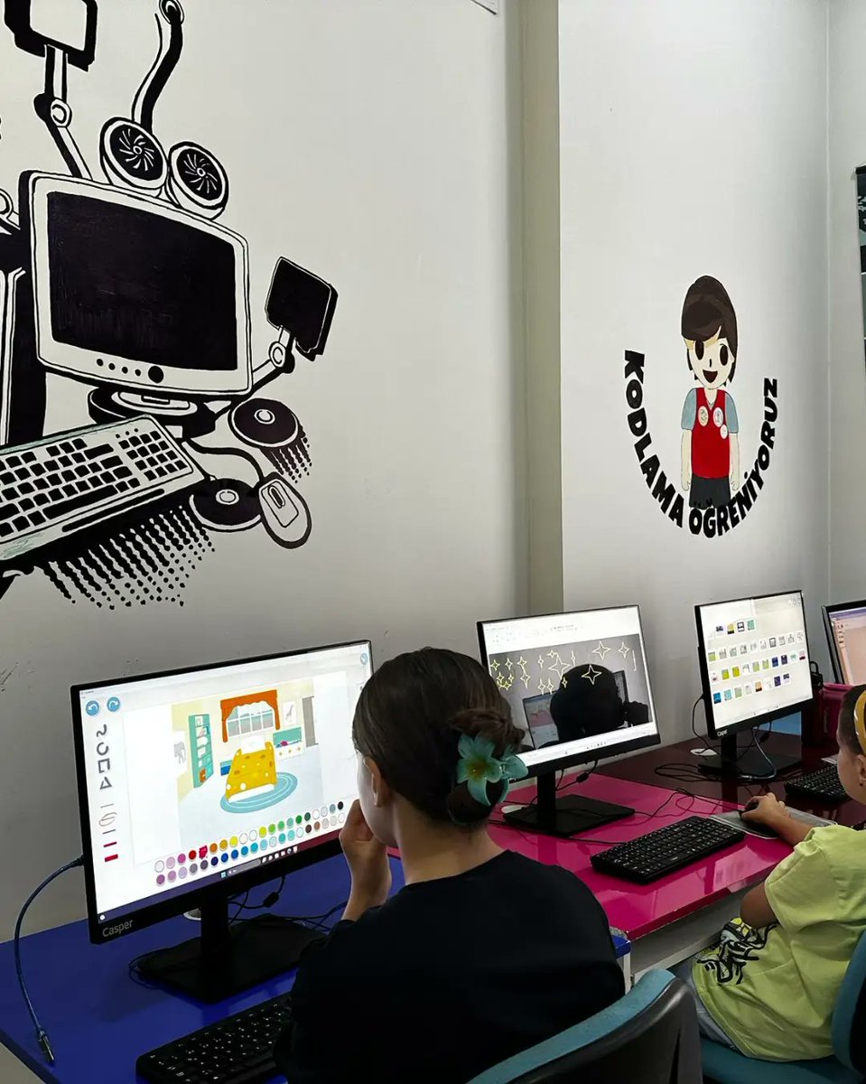 GSB_SilopiGM's tweet image. Gençlik merkezimizde robotik kodlama öğrencilerimize Stract Programı ile görsel yazılım tasarlamanın temellerini aktarıyoruz. 🖥️⌨️🖱️
Kurslarımıza başvuru için sizleri de gençlik merkezimize bekliyoruz. 🤗
#gsb #robotikkodlama