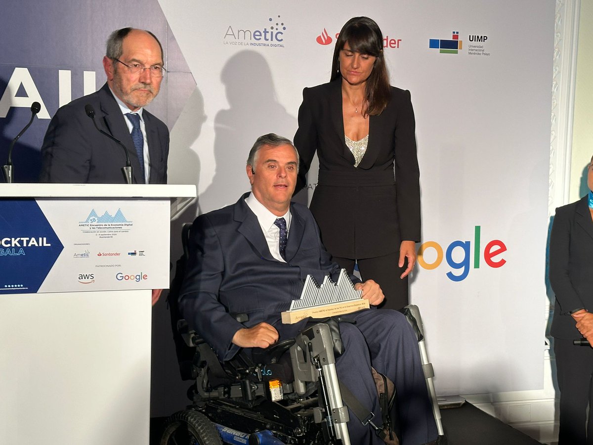 El curso de <a href="/AMETIC_es/">AMETIC</a> en Santander ha servido de marco para entregar a Fundación ONCE el Premio al Impulso de las TIC en la Empresa Española 2024 por su “apoyo constante a la digitalización empresarial”.

bit.ly/4cW6rwu