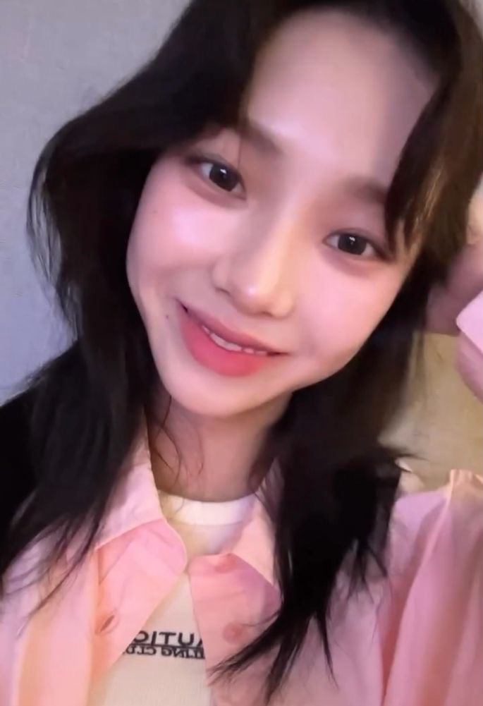hourly karina tweet media