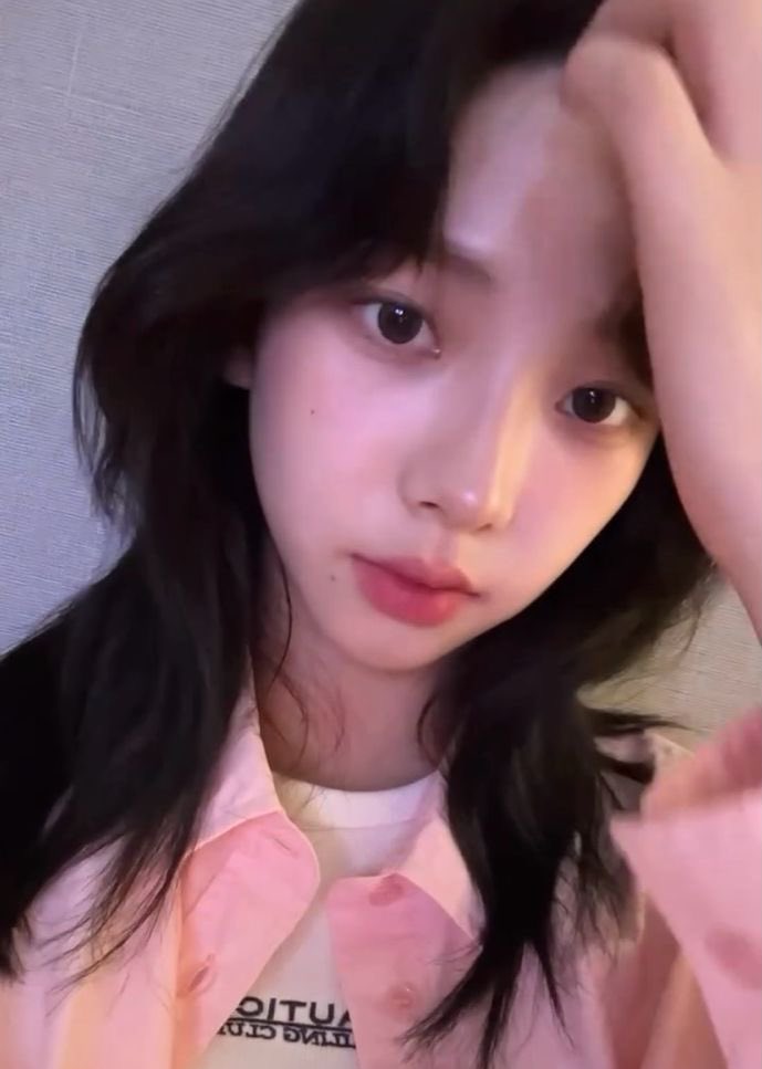 hourly karina tweet media