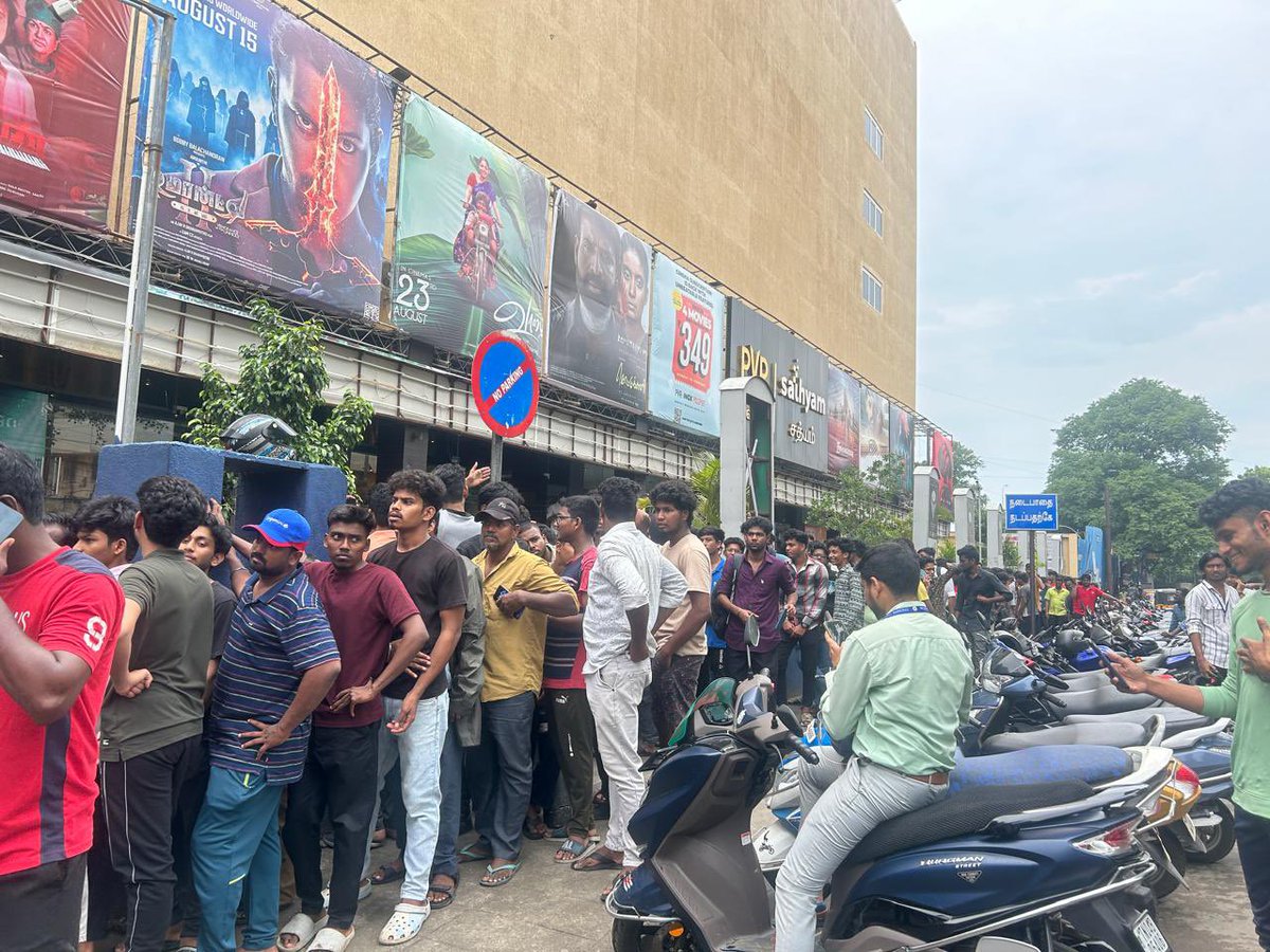 OTFC_SALEM's tweet photo. Sathyam Cinemas, Chennai !! 🥵❤🔥
#TheGOATFestival is ON !! 🥳🕺💥
@actorvijay na 👑 | @SPRcinecastle
#SPRCinecastle | #FansFortSPR https://t.co/nCTsx8tMcH