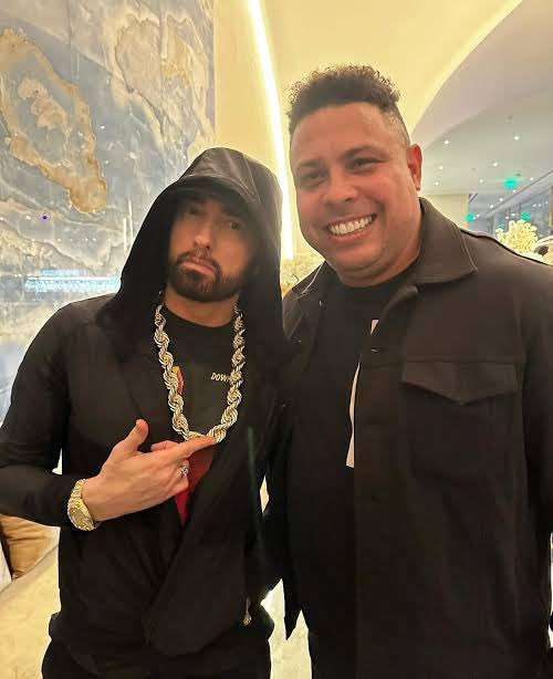 ManuHeredia21's tweet photo. Eminem y Ronaldo. Esta foto es historia. https://t.co/4qccIapQ2A
