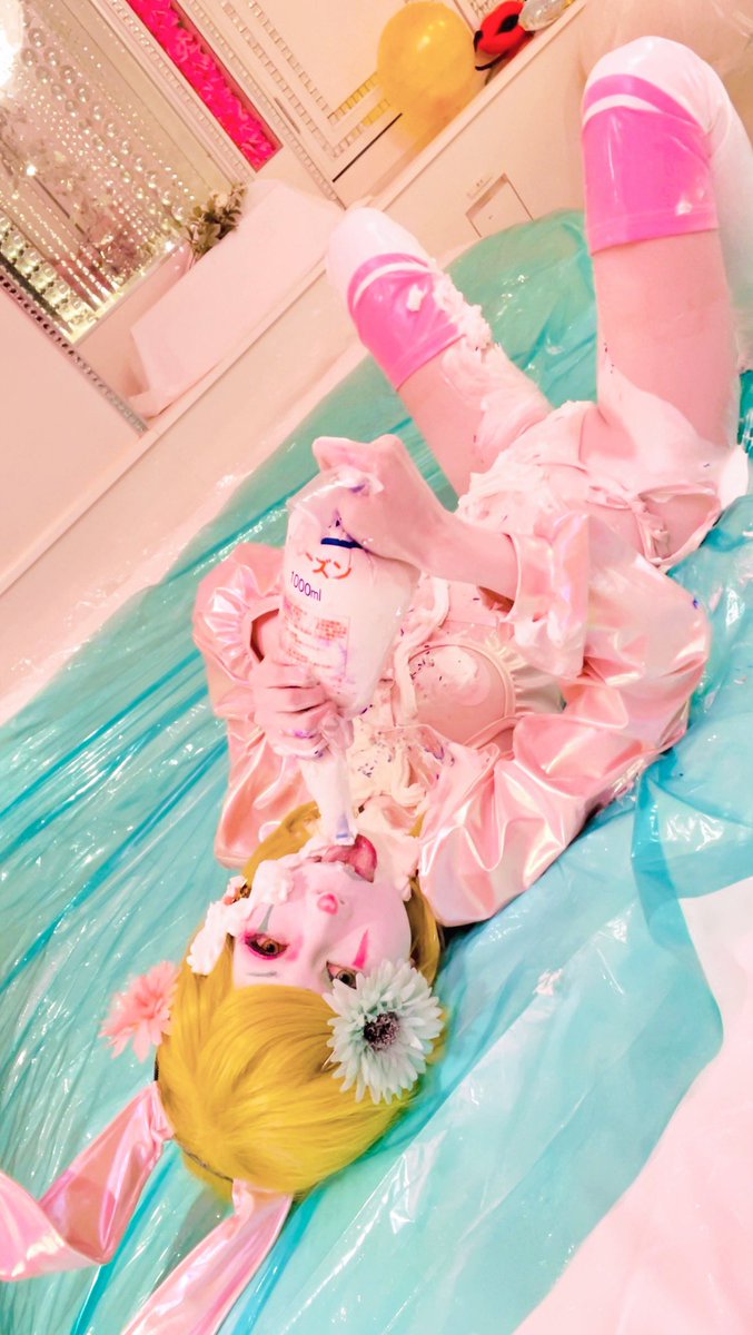 International Clown Weekとバニーの日に公開した画像です。
来年もこの日をお祝いできたら嬉しいです。

#clowngirl #clown #clownmakeup #clowngf #クラウンメイク #internationalclownweek #バニーの日　#bunnyday #白塗り