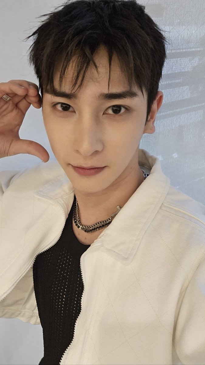 Hangyulili's tweet photo. 일본팬미팅 도쿄 특전 셀카
👍

#BAE173 #이한결 #한결 #ハンギョル
#HANGYUL #LEEHANGYUL #BAE173한결 https://t.co/ta9HEgVG1f