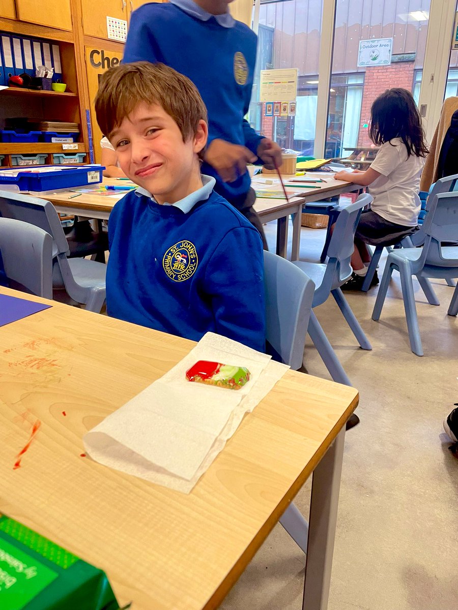 StJohnsPSAyr's tweet image. In our Infant elective, P2’s, 3’s and 4’s were learning about Italy 🇮🇹 We researched information using non-fiction texts and maps 🌎 to create fact files. Some even created flag biscuits. #pupilschoice #teamwork #divertimento