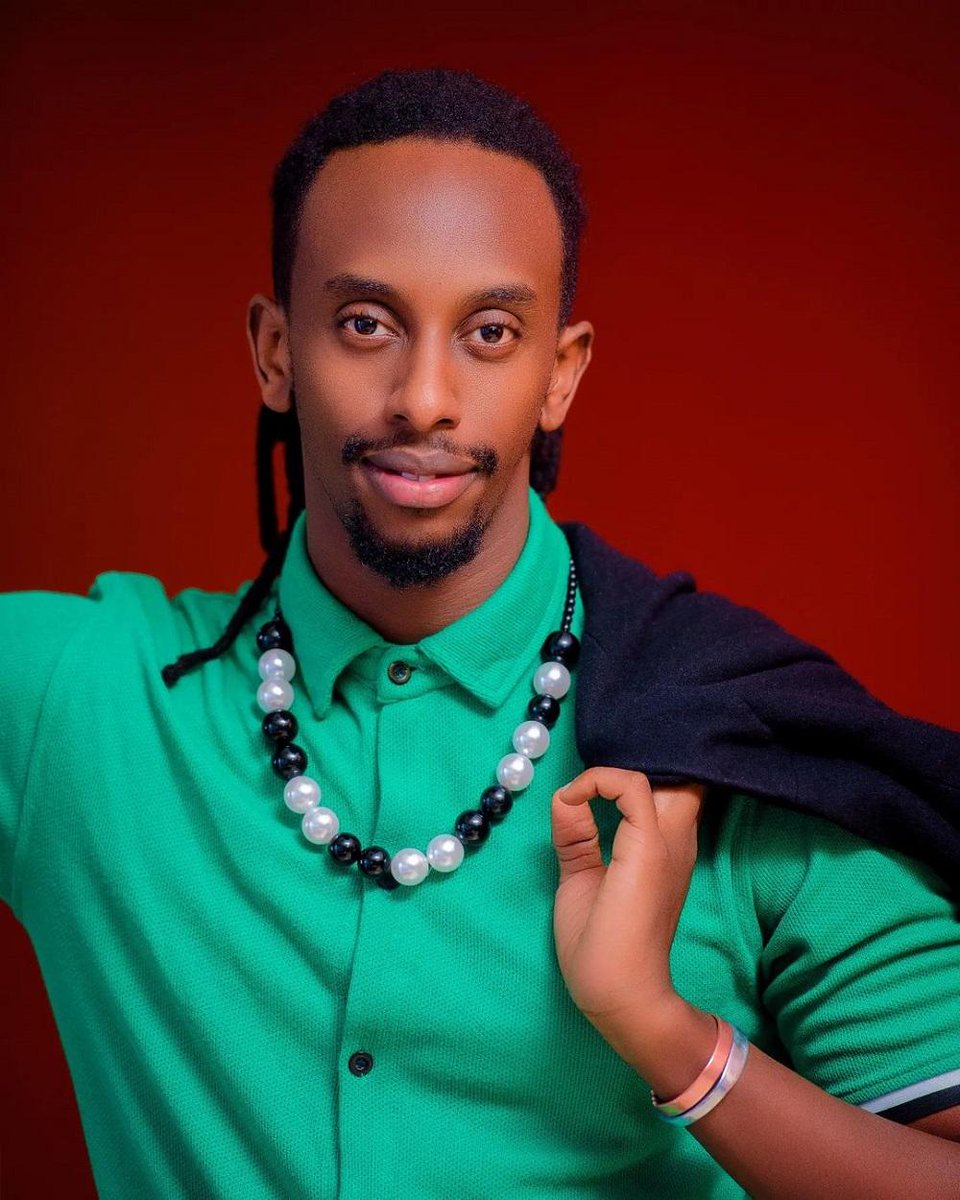 theseen_rw's tweet photo. Andy Bumuntu yavuze ko n’ubwo amaze amezi atanu acecetse mu muziki, ubu ahugiye mu gutungaya album ye nshya ya gakondo izasohoka umwaka utaha.
Inkuru irambuye👉https://t.co/WUdjklYOQf
@AndyBumuntu 
#rwandamusic 
#gakondomusic https://t.co/oYPJRsrexY