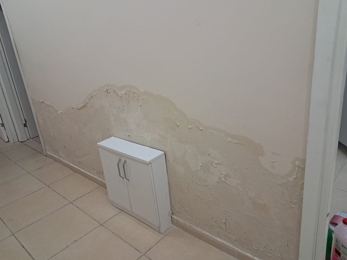 <a href="/EsenyurtBLDYS/">Esenyurt Belediyesi</a> <a href="/IBBcozummerkezi/">İBB Çözüm Merkezi</a> 
Esenyurt belediyesi tarafından yapılan Akçaburgaz aile sağlığı merkezi zemini su çeken,depreme dayanıklılık garantisi verilmeyen 2021 de teslimedilen ayıplı mal sağlık merkezi verilen 16 dilekçeye rağmen kimsenin ilgilenmediği yer,birileri ölmeden