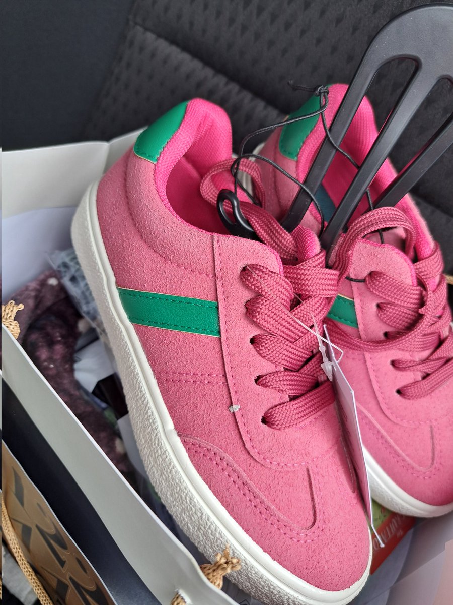 Just a mum on her second attempt to ask a supermarket to make a kids item in grown up sizes (I'm a 6) <a href="/asda/">Asda</a> <a href="/Georgeatasda/">George at Asda</a> this is your chance to out do Sainsbury's who aired me.