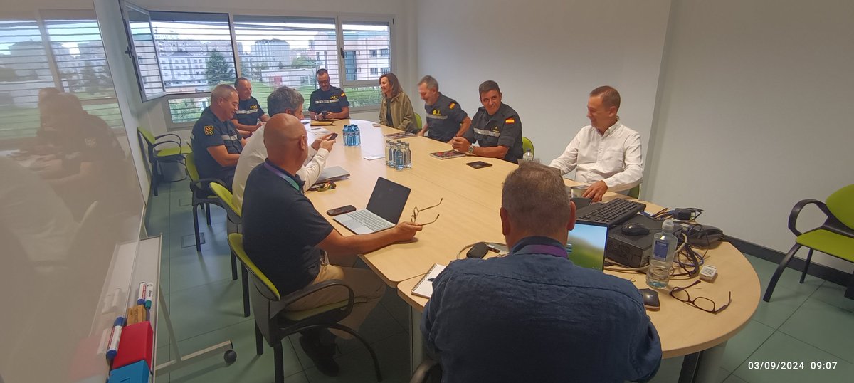 _SCAYLE's tweet image. 👥 Hoy recibimos la visita de la @UMEgob en SCAYLE 🏢. Intercambiamos experiencias y mostramos cómo nuestras infraestructuras de #Supercomputación 💻 pueden apoyar situaciones de #Emergencia 🚨. ¡Una #colaboración estratégica para fortalecer capacidades! 💪 #UME