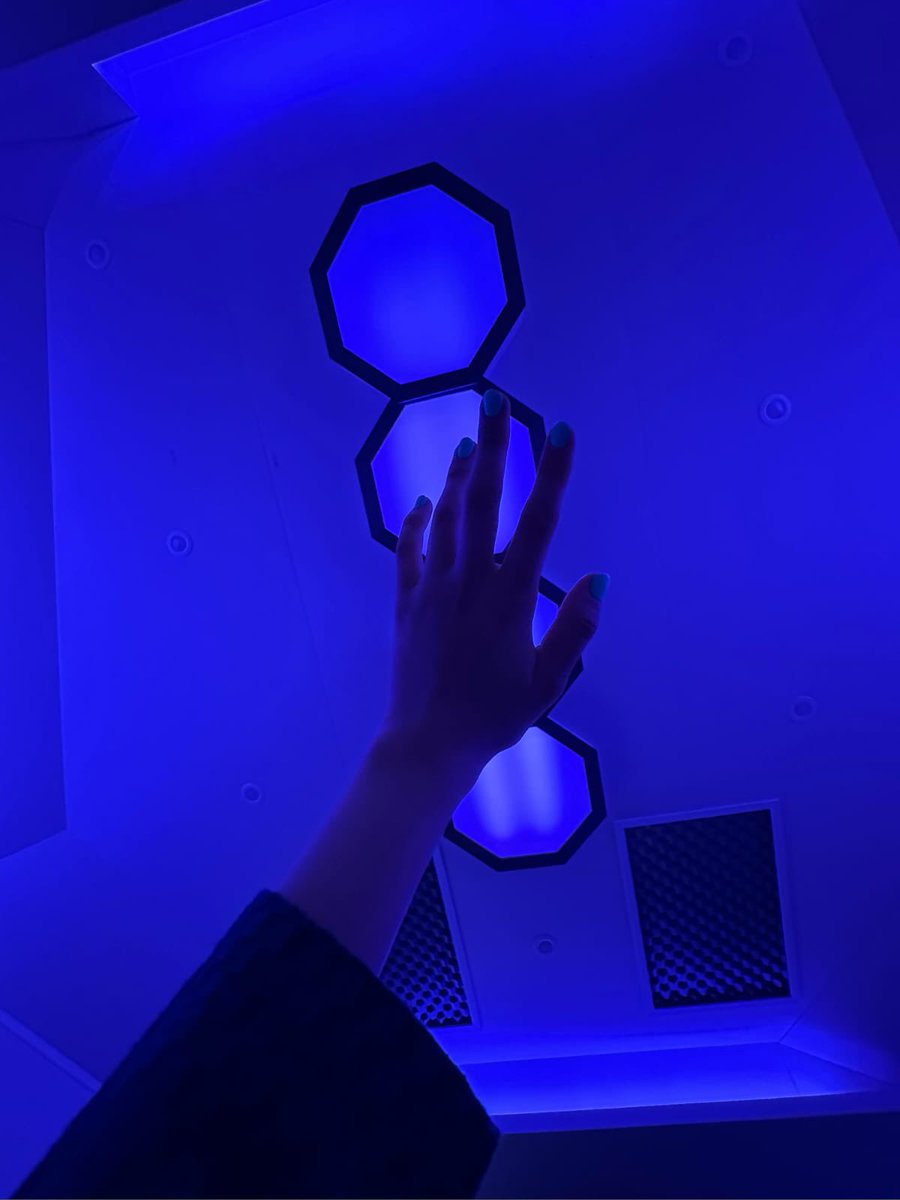 cupixvhs's tweet image. mostrando mis manitas que estaban en modo streaming desde que salió #auto𐚁māt𝑖c en todas las plataformas y yo ando creando las playlist de  #s𖦹m𝑖ə·m𝙿3🎧★ para que llegue al top 1 lo más rápido posible y es que el #𝙿r𝙴·𝑏lossom𝑖ng se lo merece.

𝚙öe𝑡 折磨; 𝑒𝚟a ❀ ིུ͠