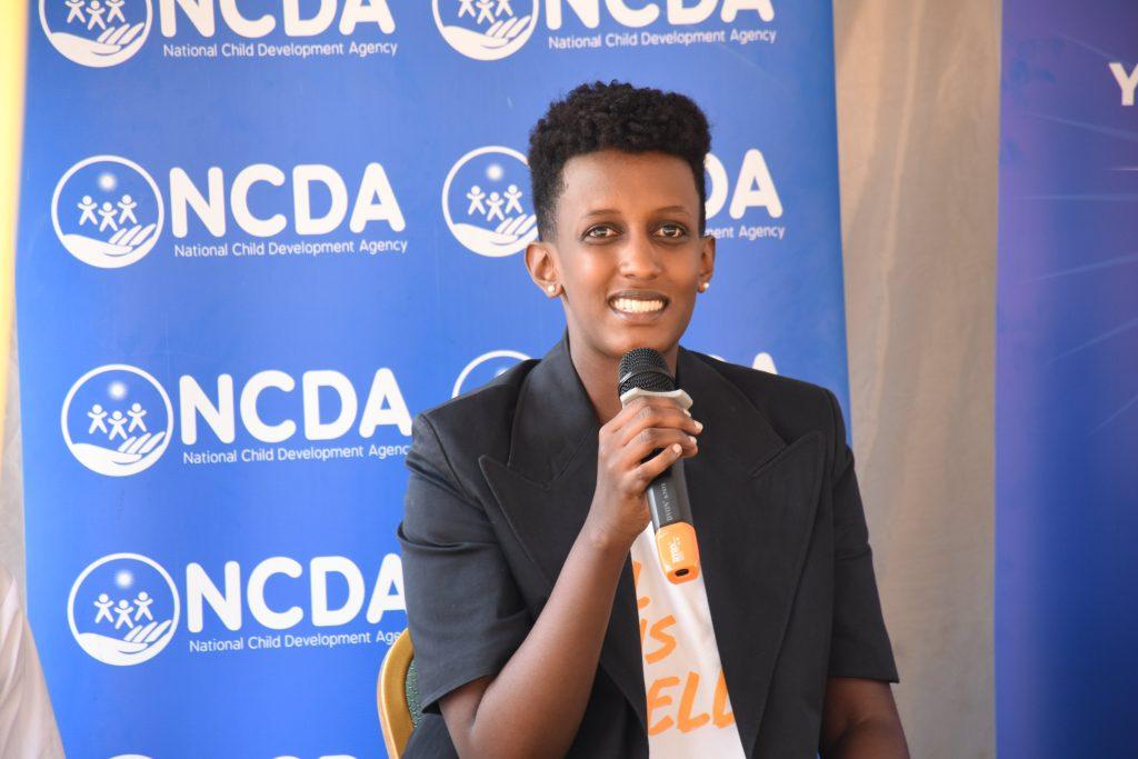 theseen_rw's tweet photo. Miss Queen Kalimpinya yatanze ubuhamya bw’ uko yagowe no kwiga amashuri abanza, agira inama abakiri bato zabafasha kugera ku nzozi zabo kuko aribo mbaraga z’igihugu cy’ejo hazaza. https://t.co/xGdHX3VNV4
@Rwanda_Child 
@RwandaGender 
@QueenKalimpinya 
#familyplanning
#NCDA https://t.co/PAzXjeqloi
