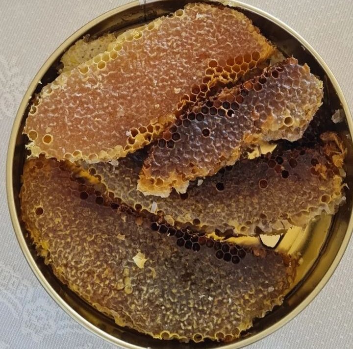 2cocukannesi1's tweet photo. Karakovan ve Süzme bal sevenler siparişlerinizi almak için buradayım. 
Memnuniyet garantisi 
İade garantisi 
Rt ile destek olup duyuralimmi🙏🌸 https://t.co/egEDnjVWzW