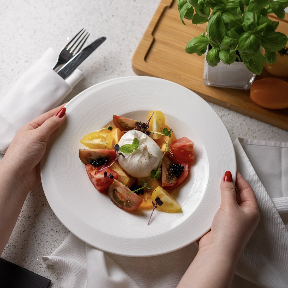 AlJaddafRotana's tweet photo. Refreshing and delicious - our salad is the perfect choice for a light and satisfying meal. 🥗
 
 Who’s ready to dig in?
 
 Call or WhatsApp on 045962222📞 https://t.co/MMIKJn9d1l